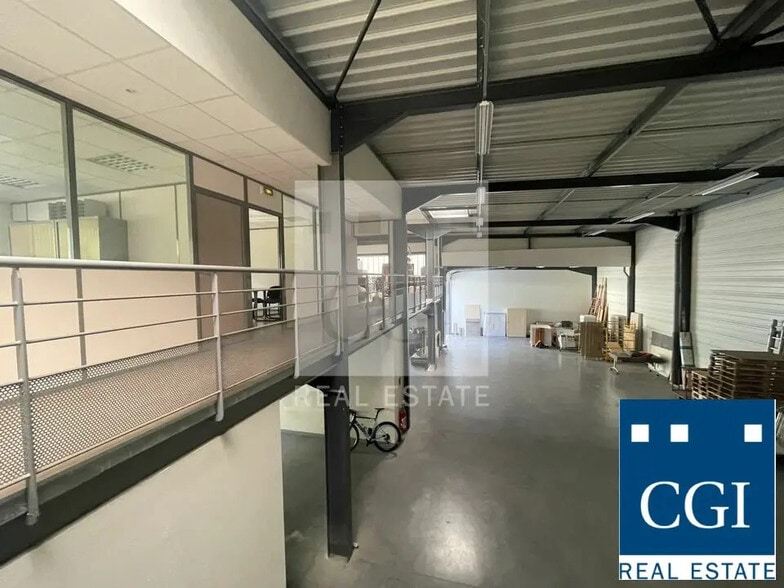 Flex in Veurey-Voroize for lease - Building Photo - Image 3 of 4