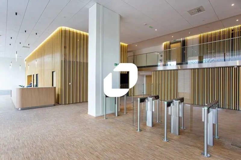 65 Rue Du Capitaine Dreyfus, Montreuil for lease - Building Photo - Image 3 of 31