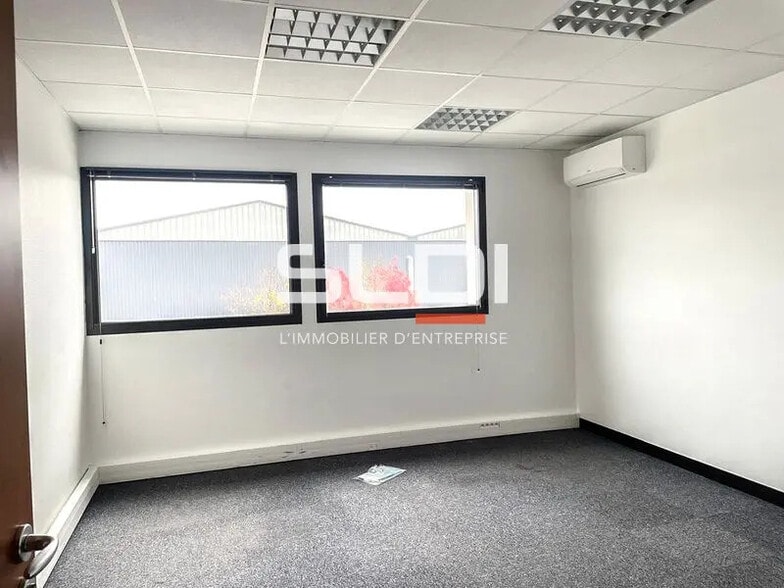 Office in Rillieux-la-Pape for lease - Interior Photo - Image 2 of 19
