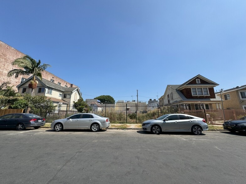 1537 Cambria St, Los Angeles, CA for sale - Building Photo - Image 1 of 3