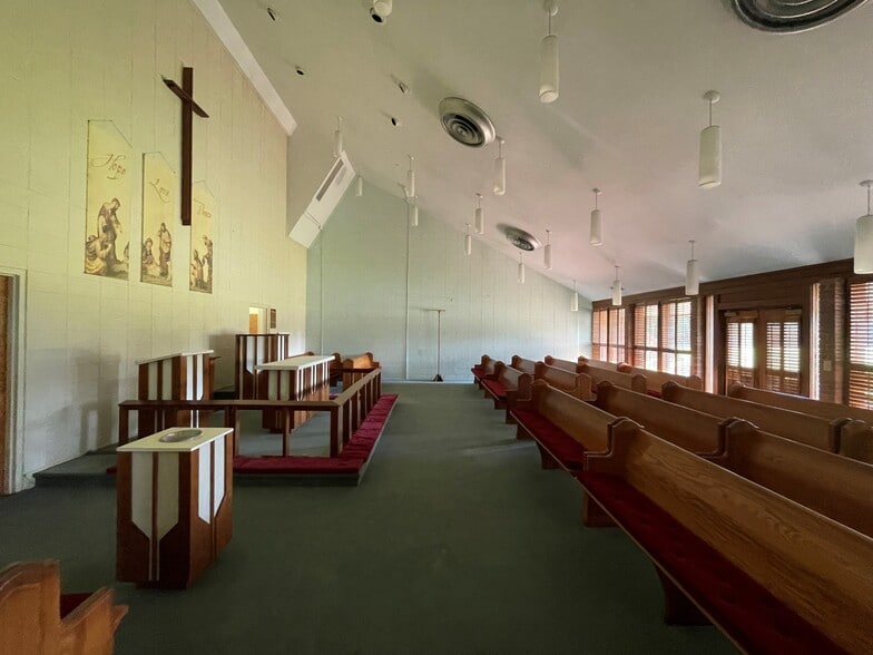 1410 W Bobo Newsom Hwy, Hartsville, SC for sale - Interior Photo - Image 3 of 8