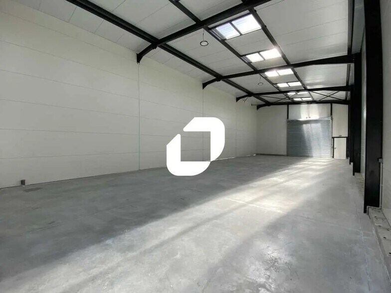 Flex in Sète for lease - Interior Photo - Image 2 of 6