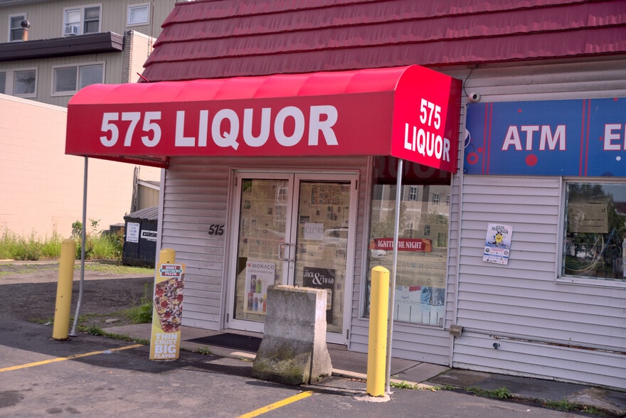 High-Cash Flow Retail Portfolio portfolio of 2 properties for sale on LoopNet.com - Building Photo - Image 2 of 13