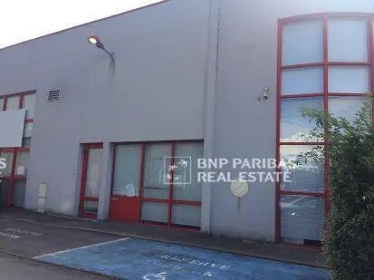 Flex in Pontault-Combault for lease Building Photo- Image 1 of 2