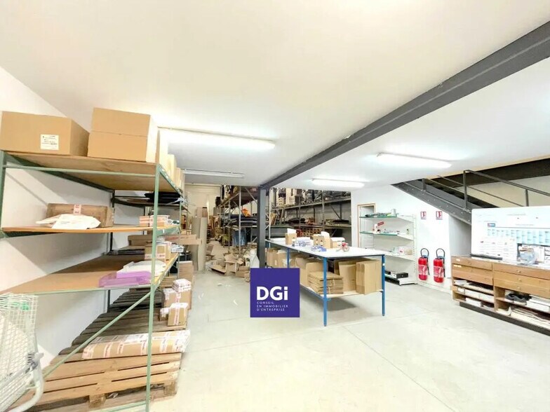 Flex in Marguerittes for lease - Interior Photo - Image 1 of 13