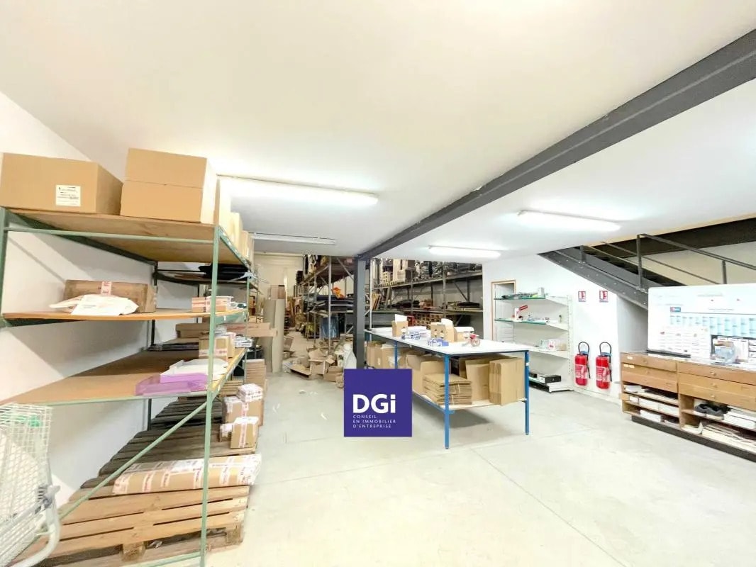 Flex in Marguerittes for lease Interior Photo- Image 1 of 14