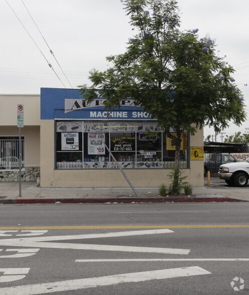 8212 Sunland Blvd, Sun Valley, CA for lease - Building Photo - Image 2 of 2