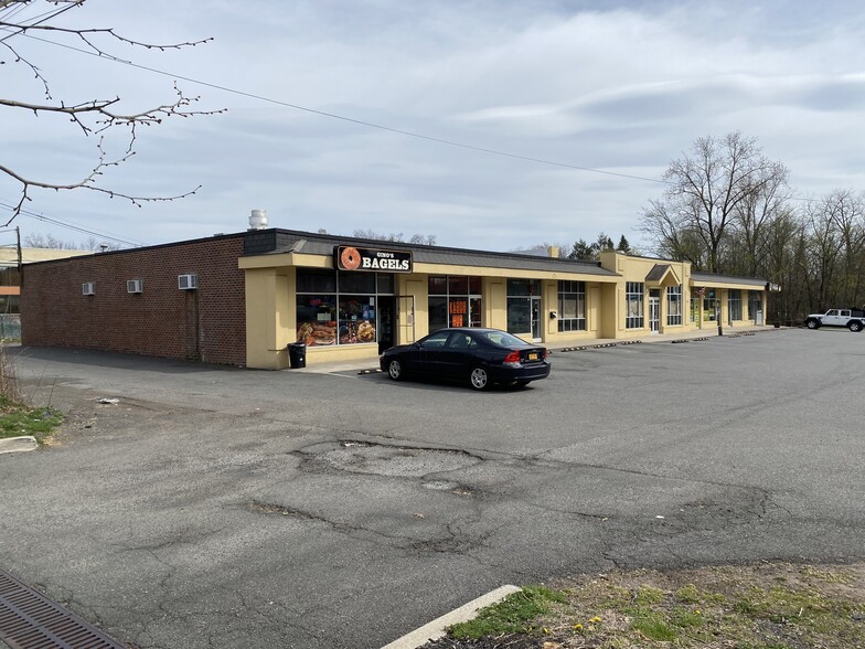 325 Route 303, Orangeburg, NY for lease - Primary Photo - Image 1 of 10