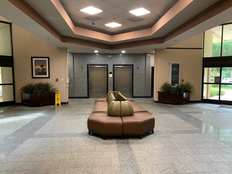 25 Hospital Center Blvd, Hilton Head, SC for lease - Interior Photo - Image 3 of 24