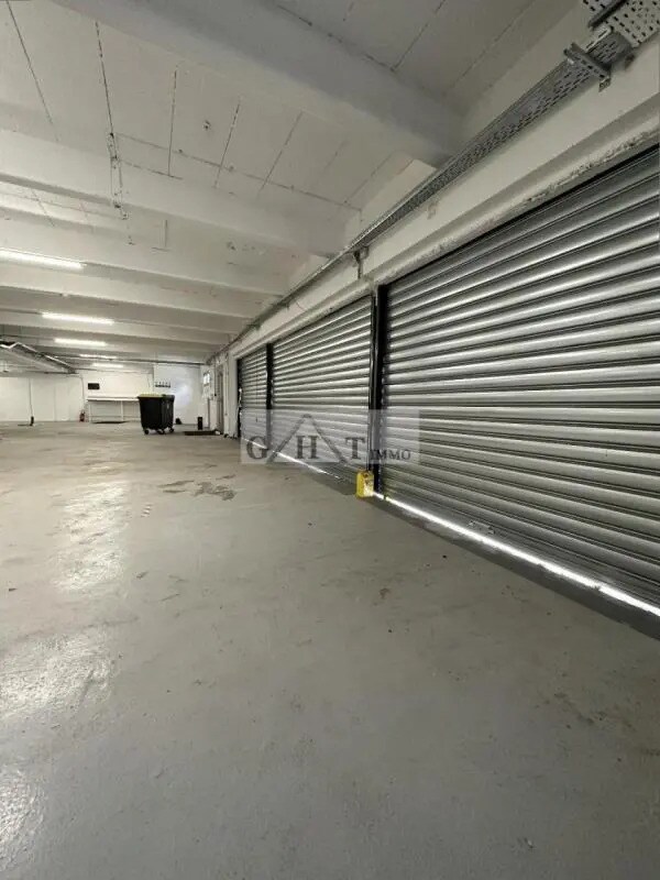 Industrial in Créteil for lease Building Photo- Image 1 of 7