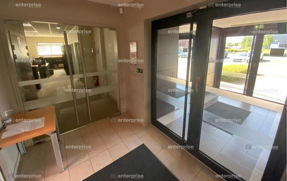 Office in Compiègne for lease - Building Photo - Image 3 of 9