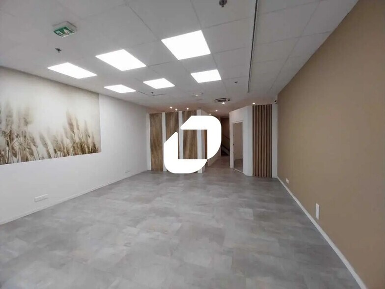 Retail in Juvignac for lease - Building Photo - Image 3 of 7