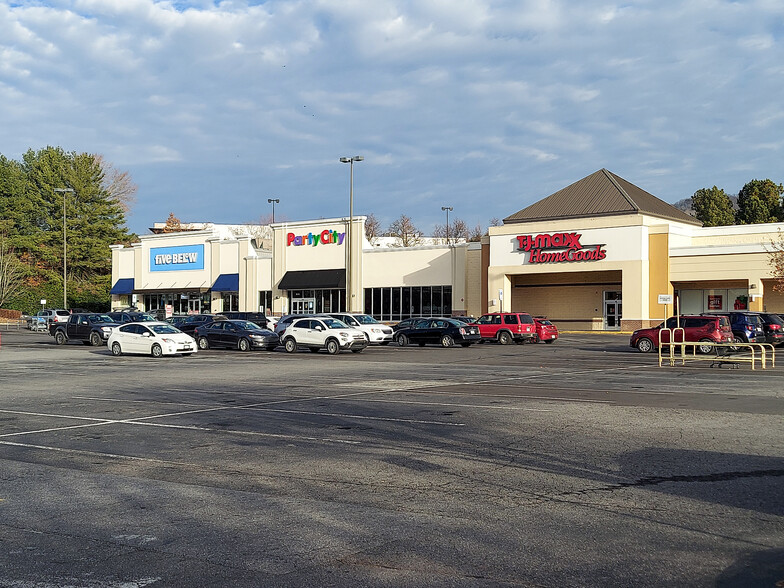 80 S Tunnel Rd, Asheville, NC for lease - Building Photo - Image 1 of 1