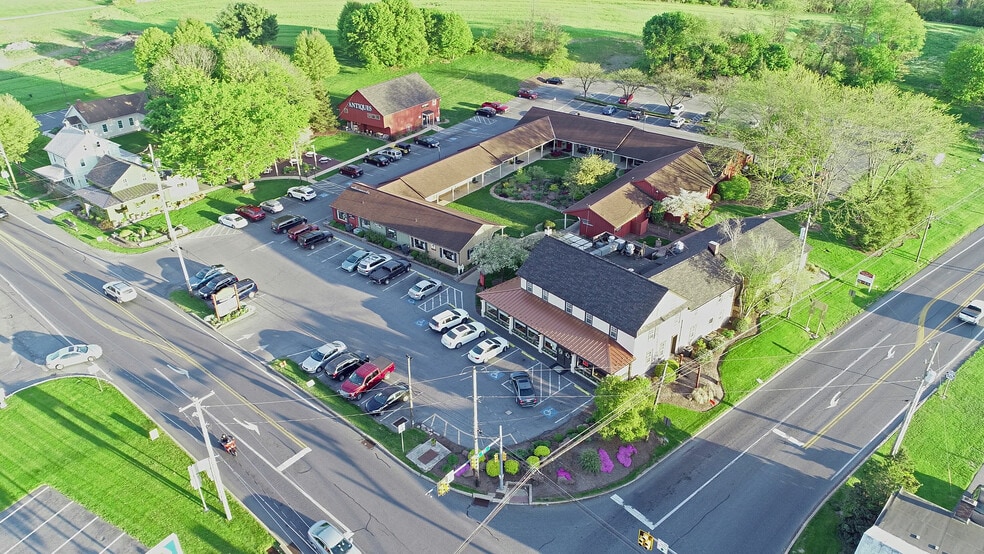 2 E 28th Division Hwy, Lititz, PA for lease - Building Photo - Image 3 of 9