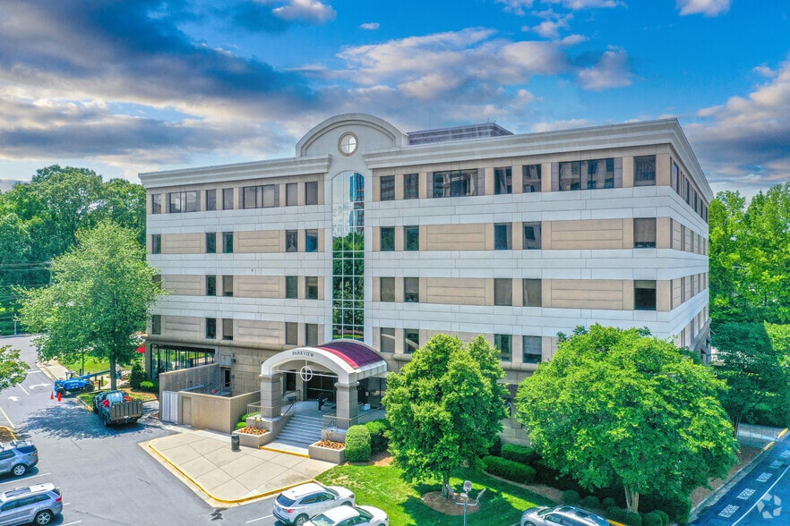 5821 Fairview Rd, Charlotte, NC for sale - Primary Photo - Image 1 of 1