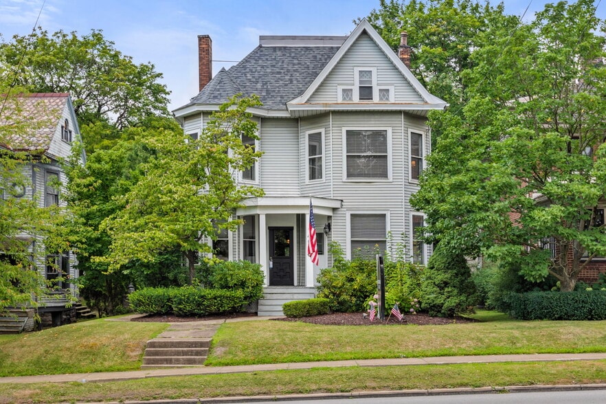 409 N Jefferson St, New Castle, PA for sale - Building Photo - Image 1 of 46