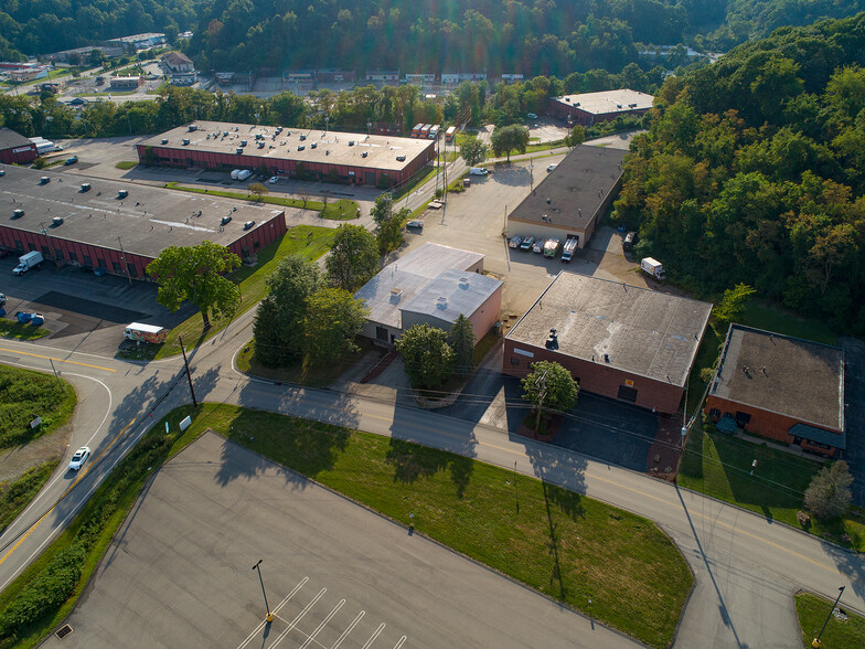 500 Plum Industrial Ct, Plum, PA for lease - Primary Photo - Image 1 of 3