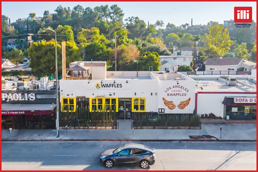 21028 Ventura Blvd, Woodland Hills, CA for sale - Building Photo - Image 1 of 11