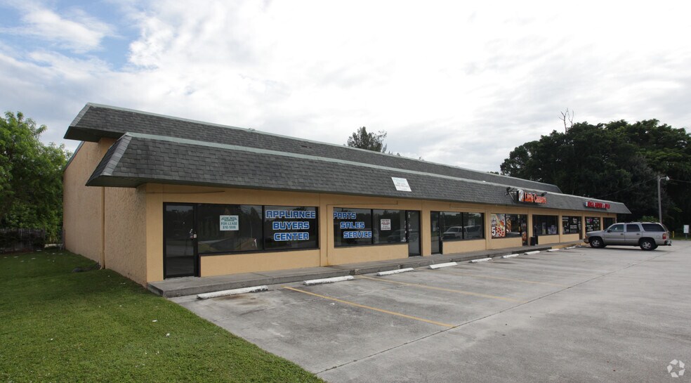 560 NE Pine Island Rd, North Fort Myers, FL 33903