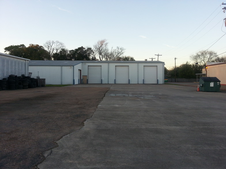 221 E House St, Alvin, TX for sale - Building Photo - Image 1 of 1