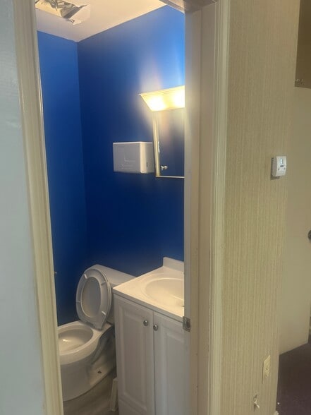 15839 Crabbs Branch portfolio of 2 properties for sale on LoopNet.com - Building Photo - Image 3 of 40