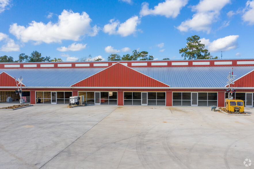 10445 Eastex Freeway, Beaumont, TX for lease - Building Photo - Image 3 of 23