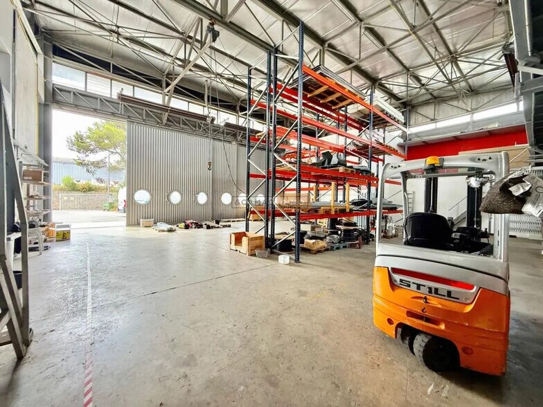 Industrial in Saint-Raphaël for lease - Interior Photo - Image 3 of 13
