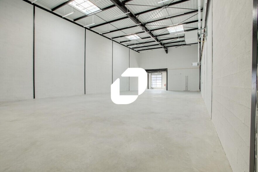 Flex in Collégien for lease - Interior Photo - Image 3 of 28