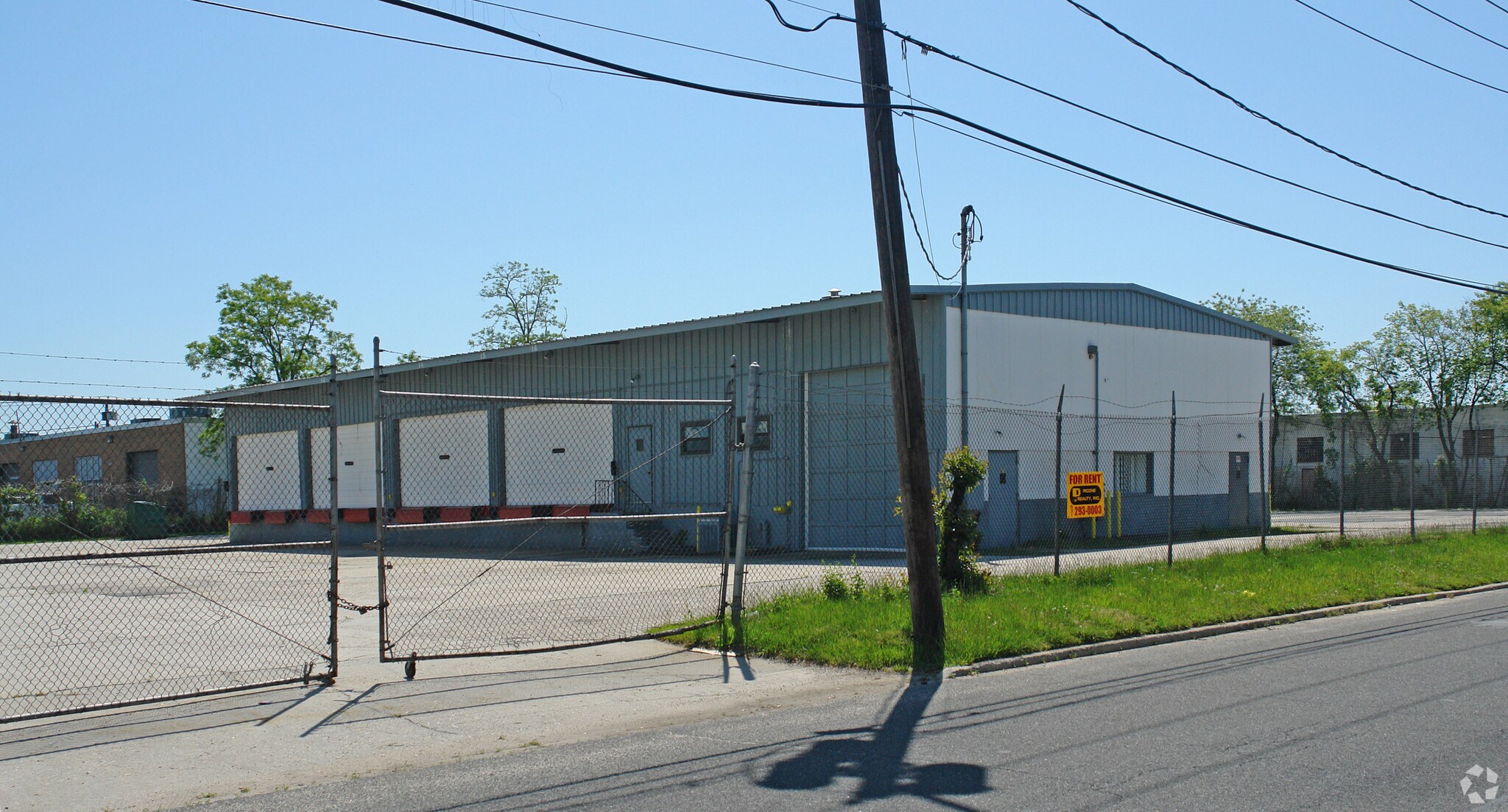 65 Cabot St, West Babylon, NY for sale Primary Photo- Image 1 of 1