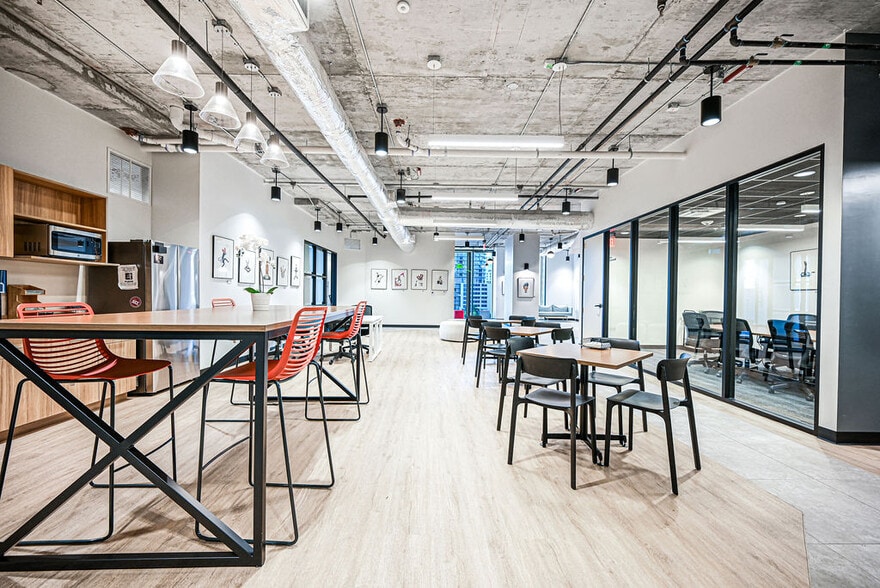 25 SW 9th St, Miami, FL for sale - Interior Photo - Image 1 of 28