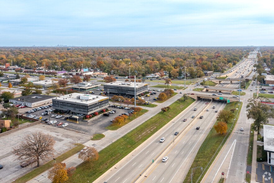 18000 W Eight Mile Rd, Southfield, MI 48075 Retail for Lease