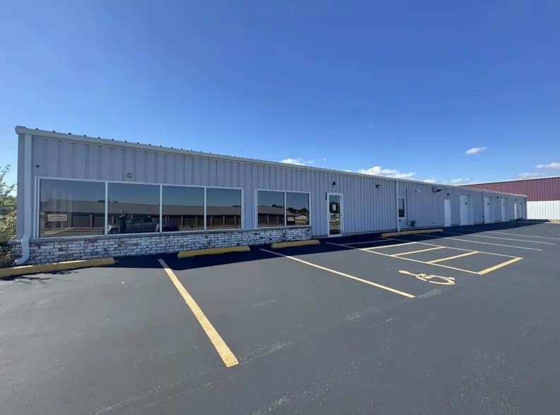 633 1st Ave, Monroe, WI for lease - Building Photo - Image 2 of 40