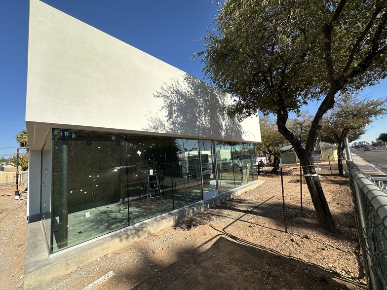 336 E Thomas Rd, Phoenix, AZ for lease - Building Photo - Image 1 of 7