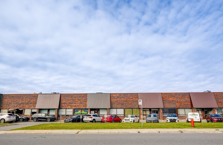 295-341 Rue Benjamin-Hudon, Montréal, QC for lease - Building Photo - Image 3 of 11