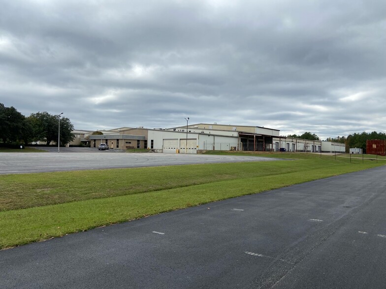 901 Fisher Rd, Longview, TX for lease - Building Photo - Image 1 of 22