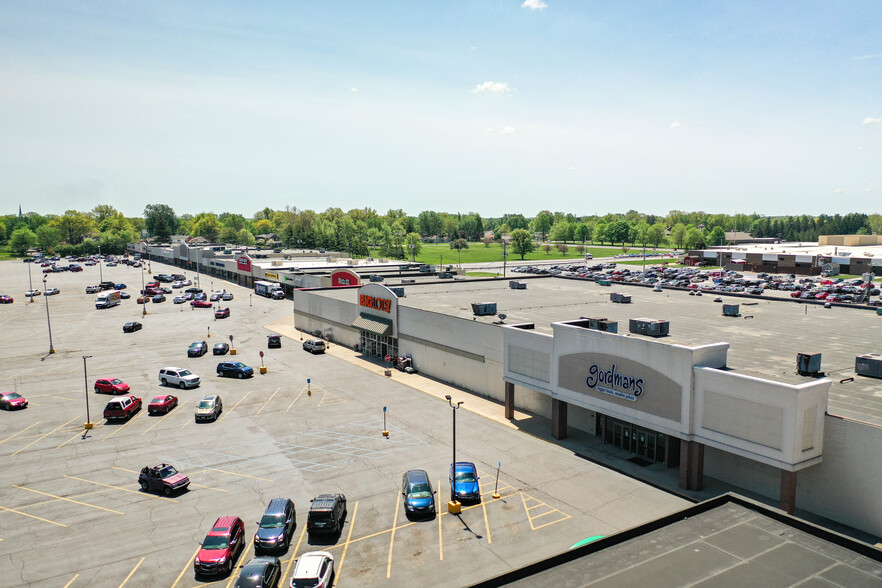 1900-2092 N Jefferson St, Huntington, IN for lease - Building Photo - Image 3 of 6