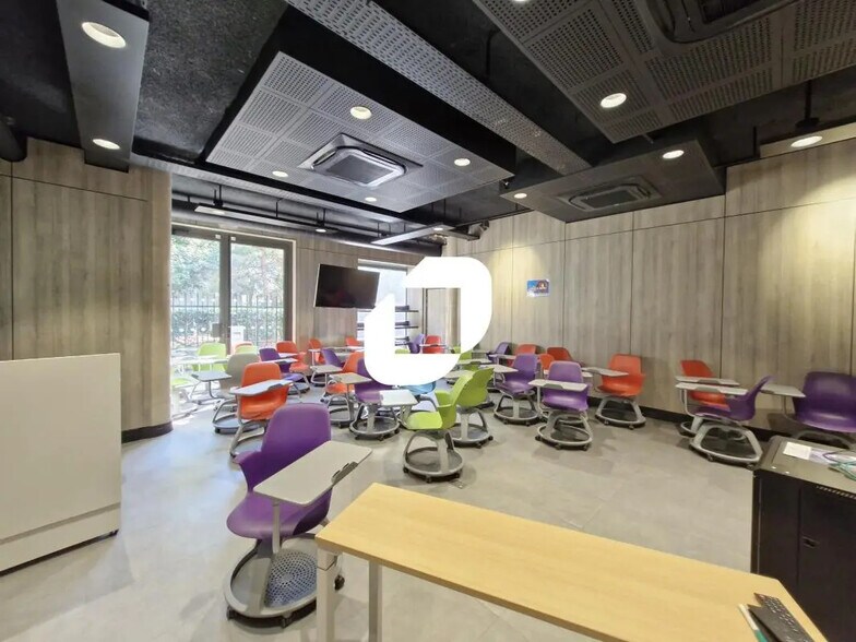 Office in Montévrain for lease - Interior Photo - Image 3 of 14