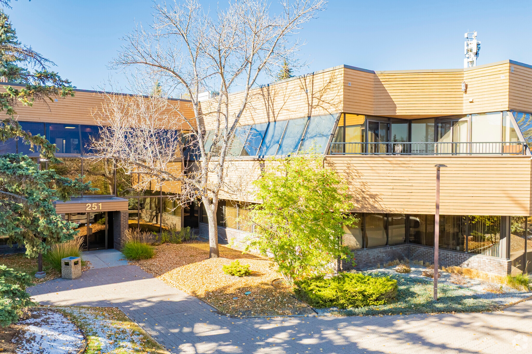 251 Midpark Blvd SE, Calgary, AB for sale Primary Photo- Image 1 of 1
