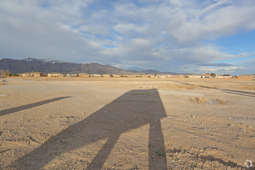 N Decatur Blvd, North Las Vegas, NV for sale - Primary Photo - Image 1 of 1