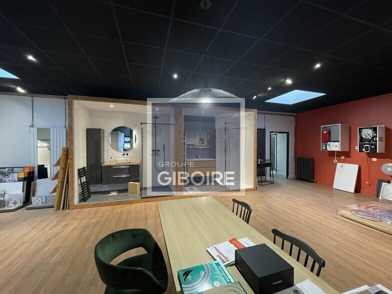 Industrial in Cesson-Sévigné for sale - Interior Photo - Image 2 of 8