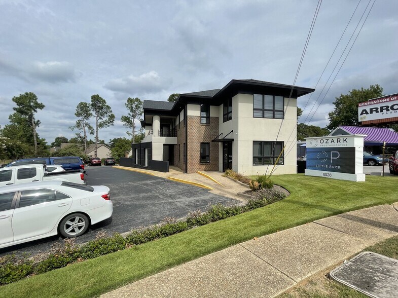 8028 Cantrell Rd, Little Rock, AR 72227