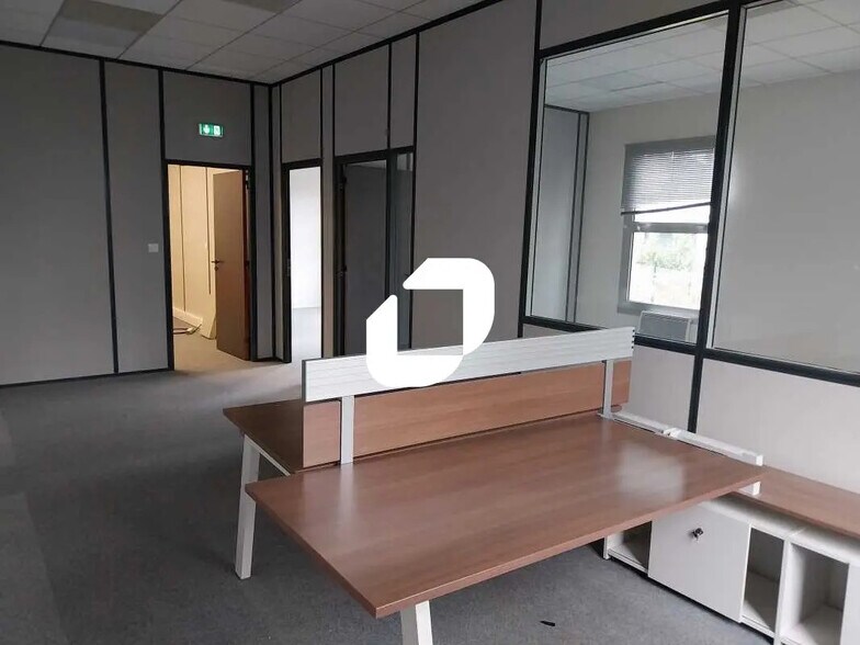 1 Rue Alfred De Vigny, Saint-Germain-en-Laye for lease - Building Photo - Image 2 of 14