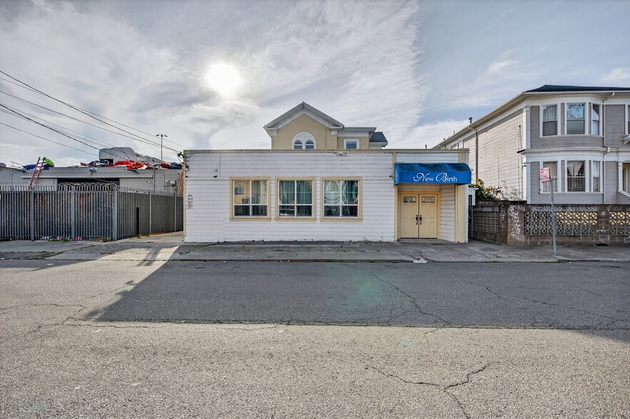 1011 E 11th St, Oakland, CA for sale - Primary Photo - Image 1 of 17