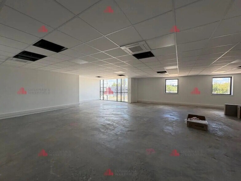 Office in Châtenoy-le-Royal for lease - Interior Photo - Image 2 of 4