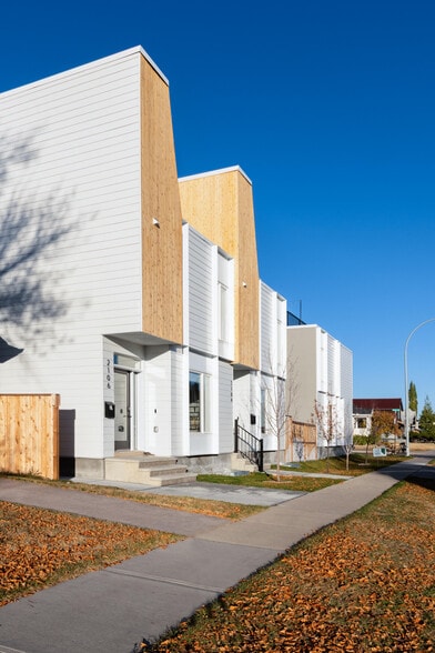 2104 5 Ave NW, Calgary, AB for sale - Building Photo - Image 2 of 11