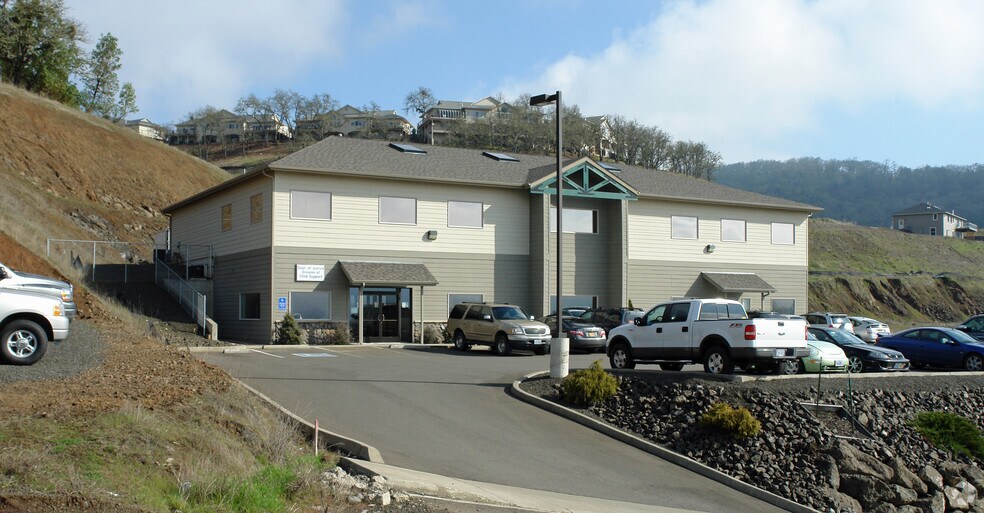 2440 NW Troost St, Roseburg, OR for sale - Primary Photo - Image 1 of 1