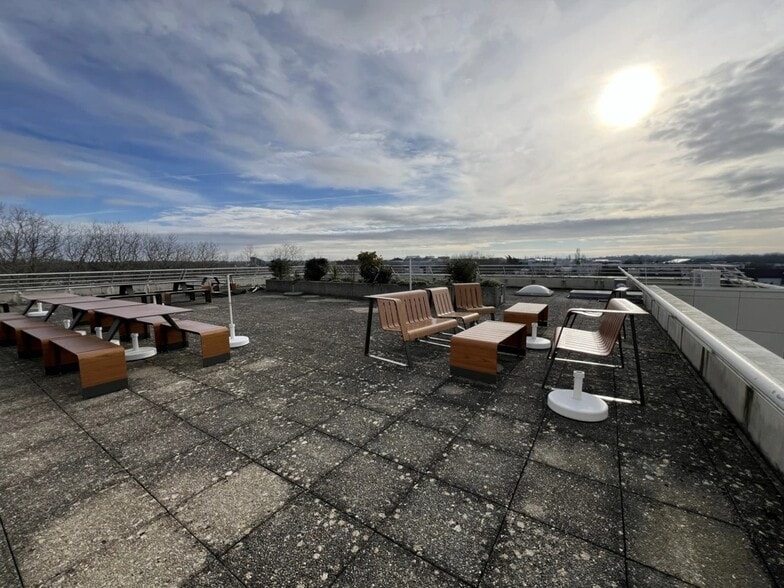 7 Avenue Du 8 Mai 1945, Guyancourt for lease - Building Photo - Image 1 of 6