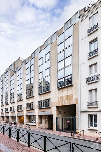 110 Rue Jules Guesde, Levallois-Perret for sale - Building Photo - Image 2 of 3