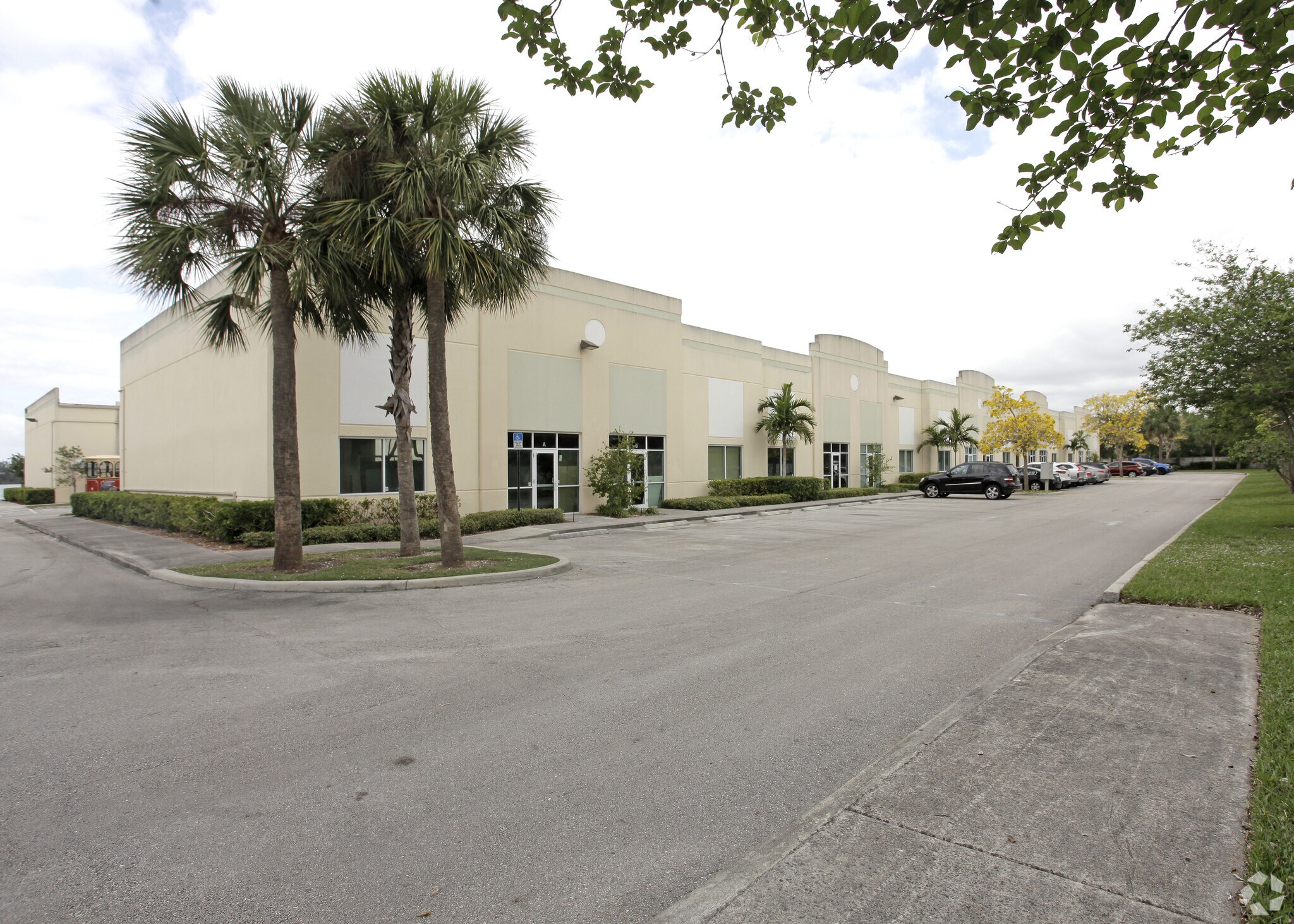 5051 NW 13th Ave, Pompano Beach, FL for lease Building Photo- Image 1 of 38