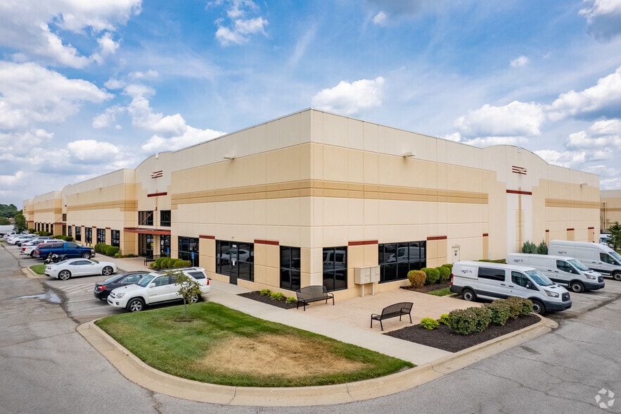 10846-10890 Strang Line Rd, Lenexa, KS for lease - Primary Photo - Image 1 of 5
